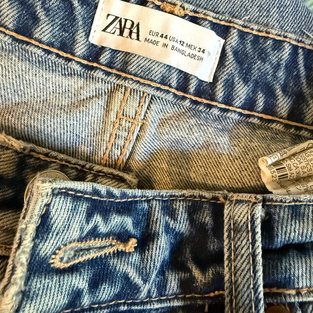 Zara Women’s Relaxed Ripped Blue Jeans - Picture 7 of 10